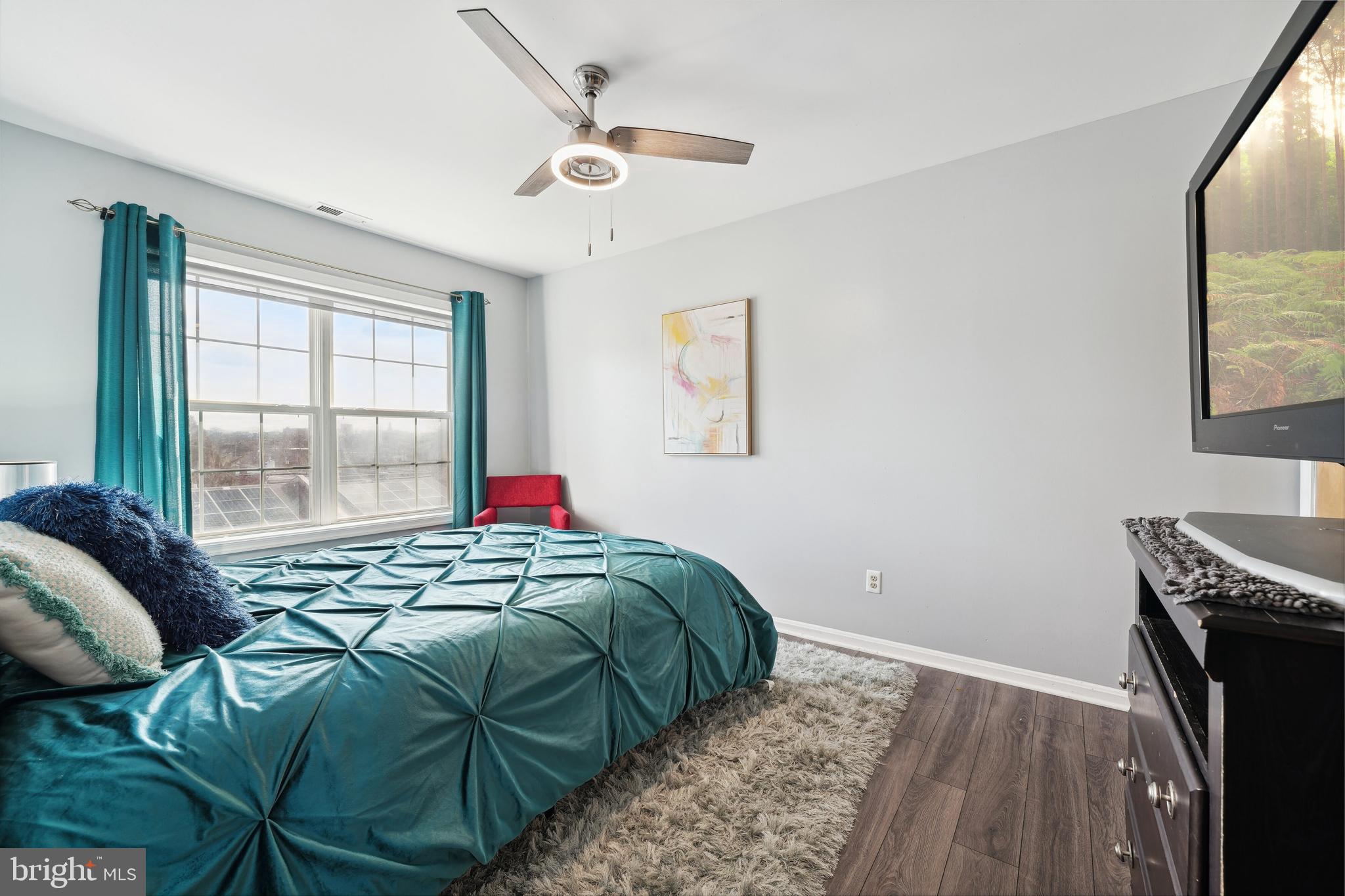 4750 6th Pl NE