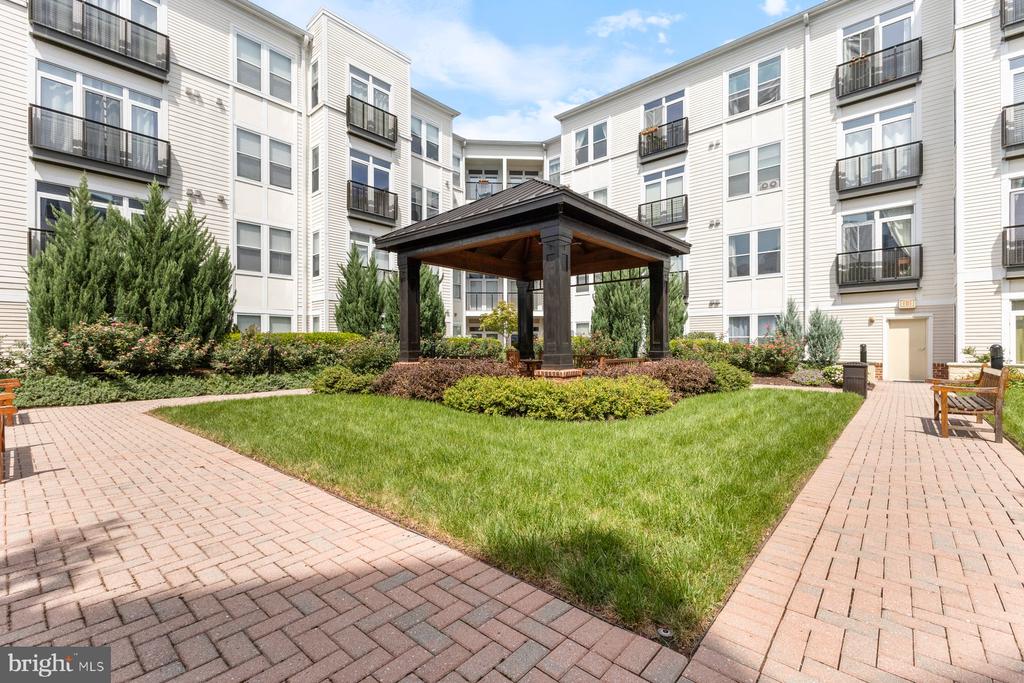 1391 Pennsylvania Ave SE #422