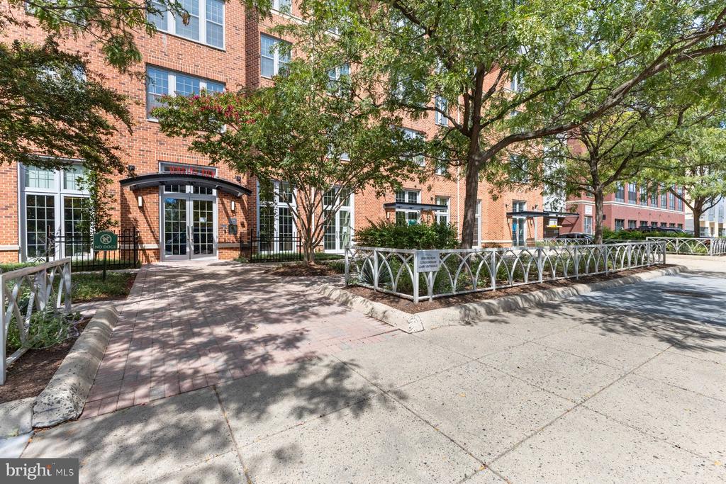1391 Pennsylvania Ave SE #422