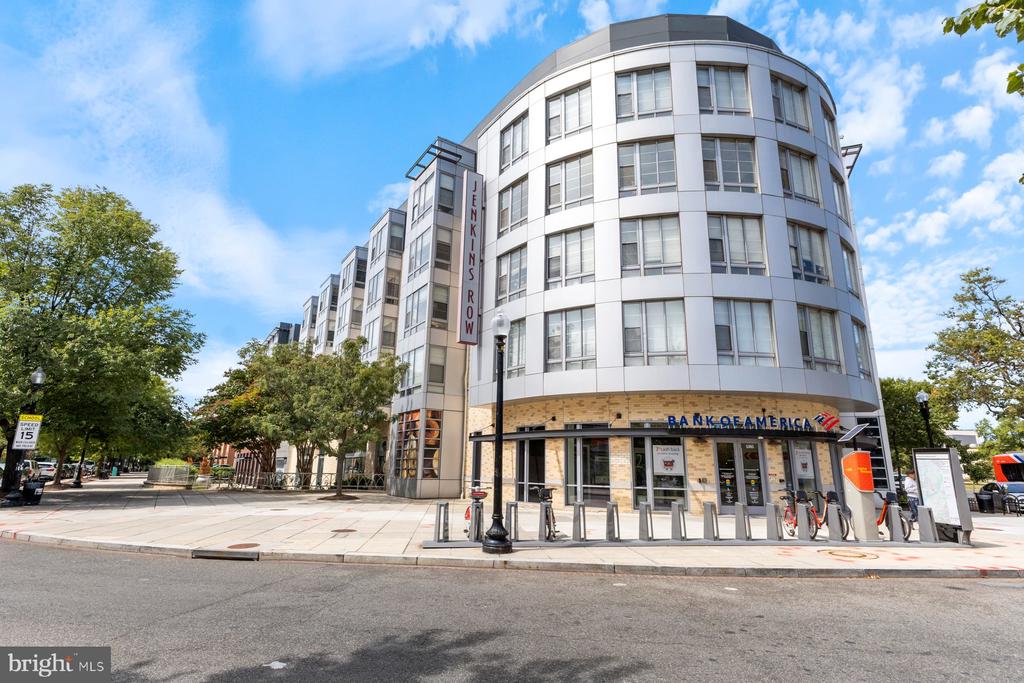 1391 Pennsylvania Ave SE #422