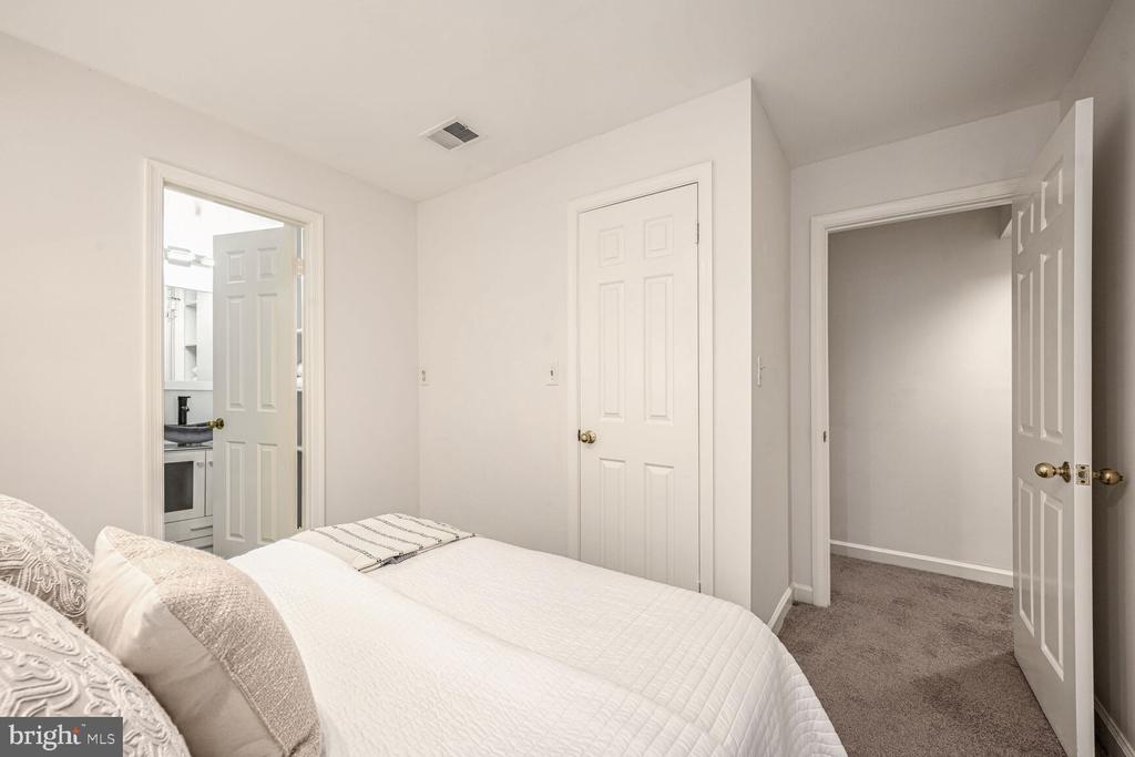 1715 Swann St NW #5
