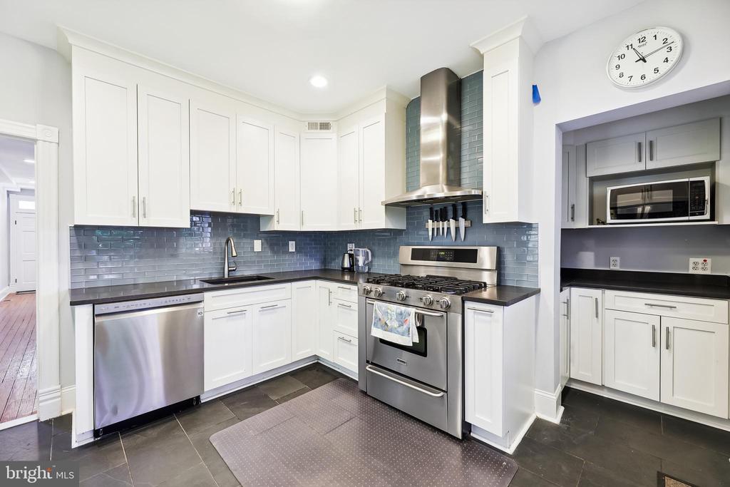 4439 ALTON PLACE NW