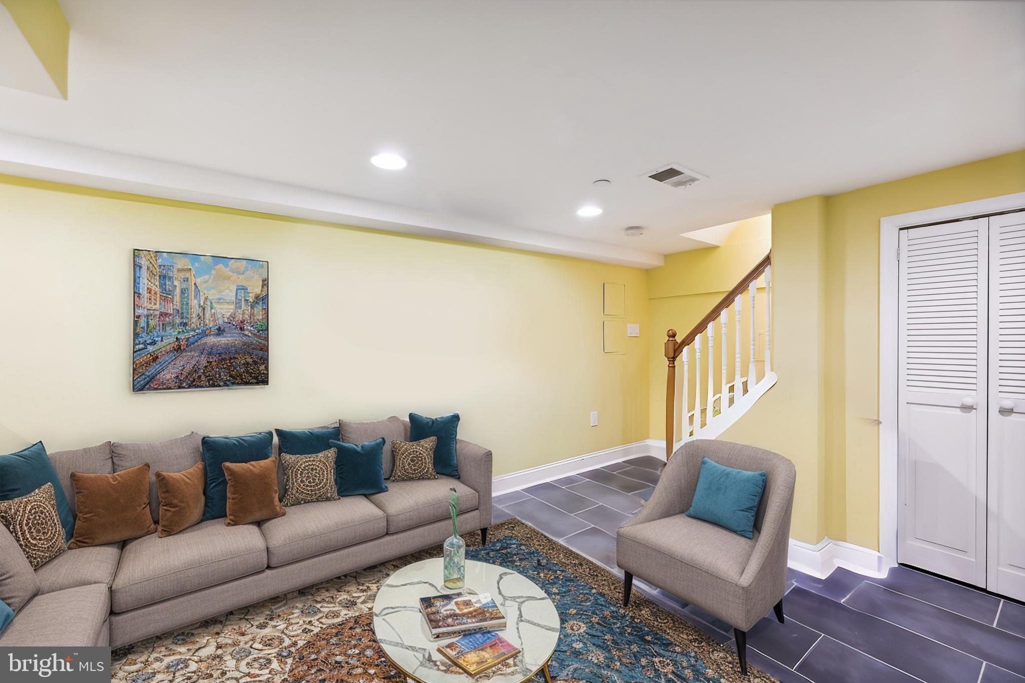 4439 ALTON PLACE NW