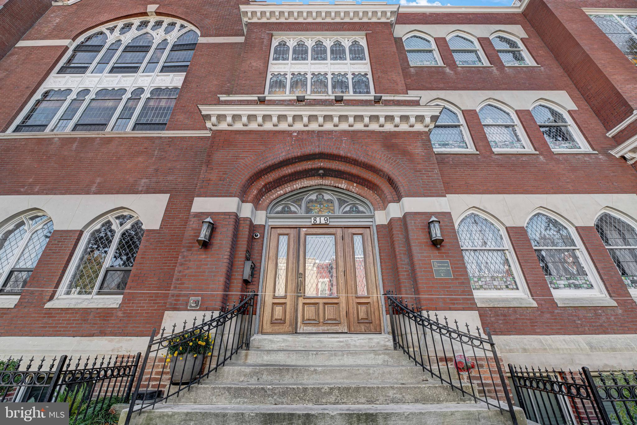 819 D St NE #27