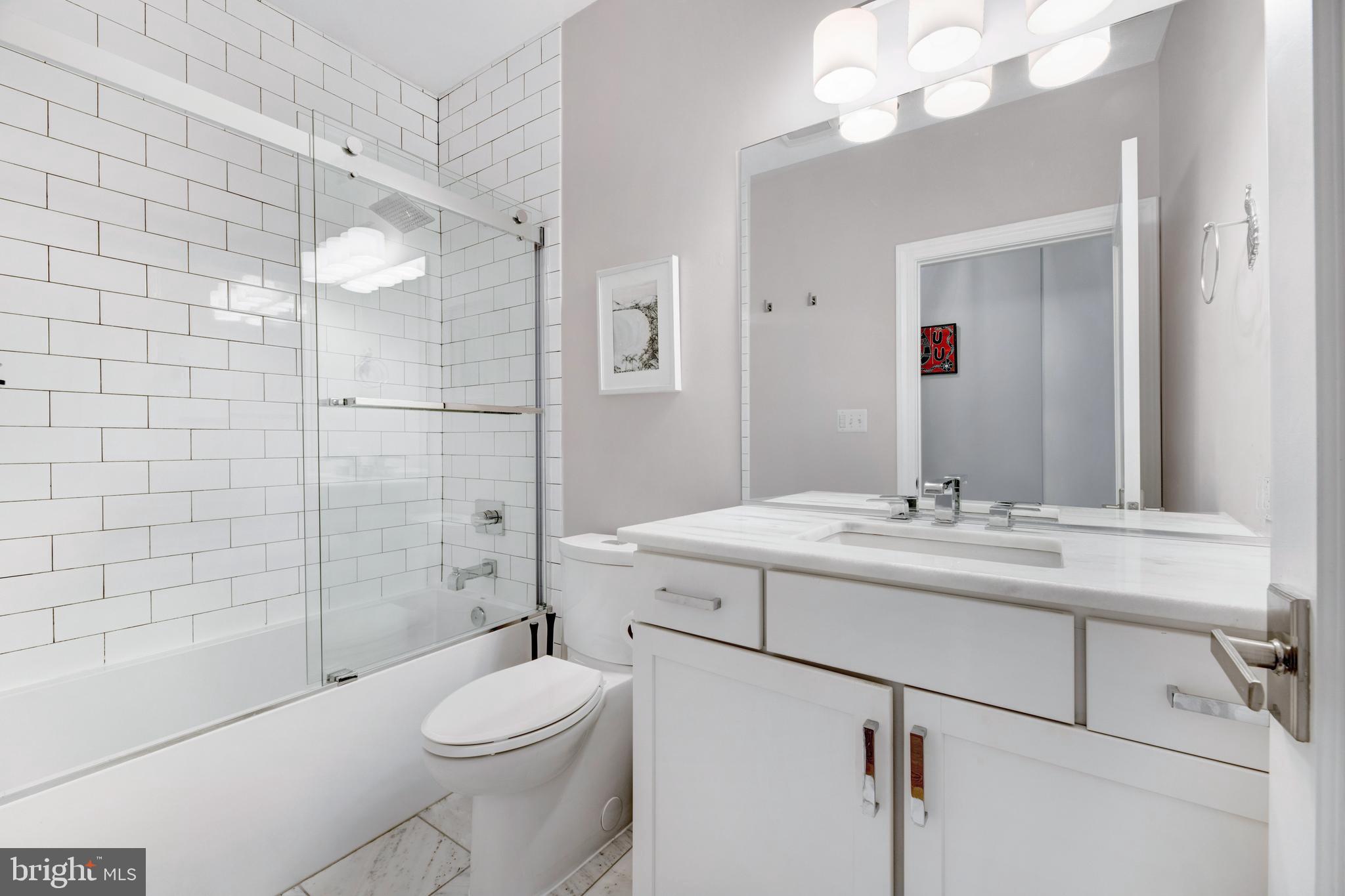 819 D St NE #27