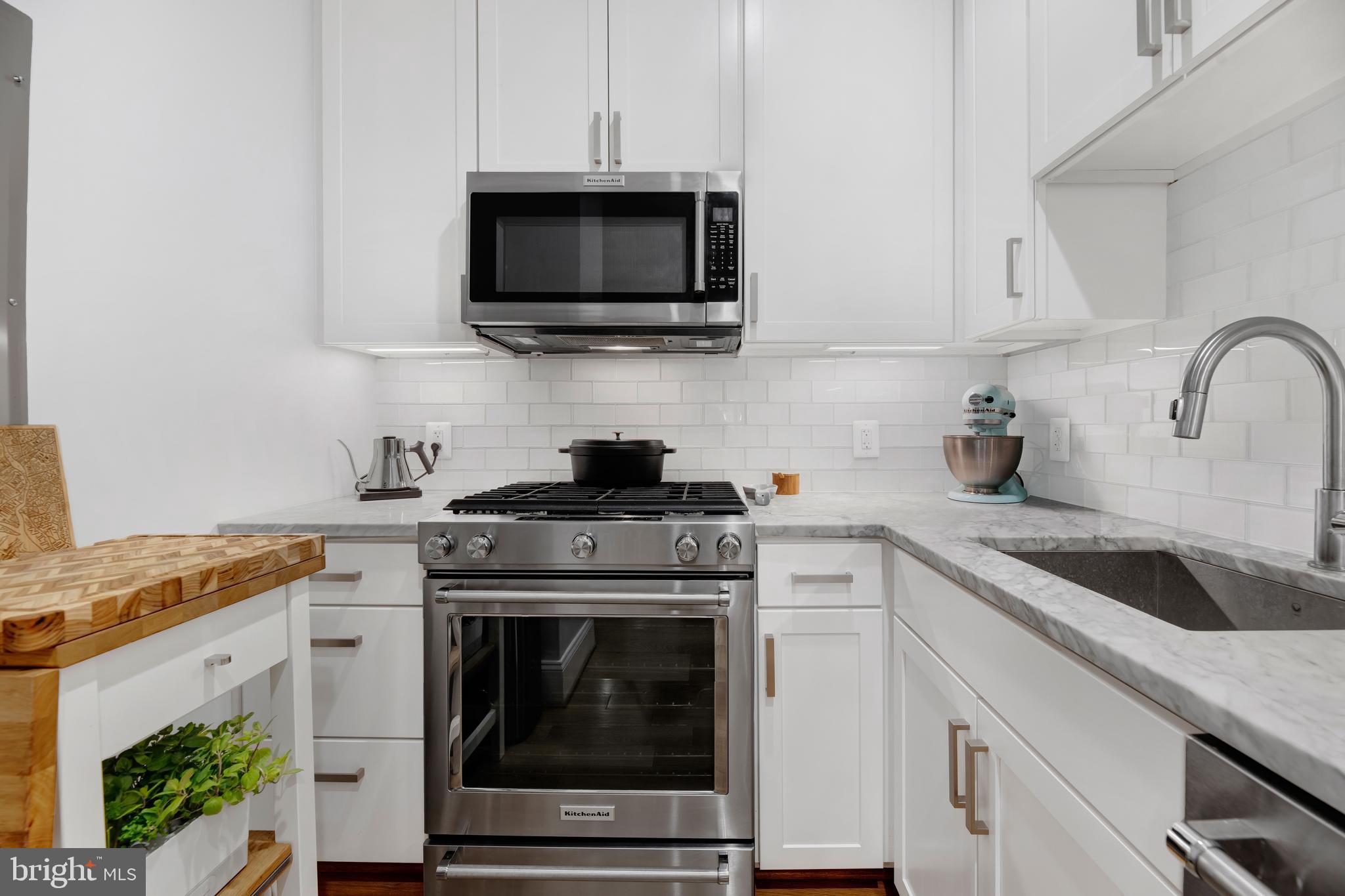 819 D St NE #27