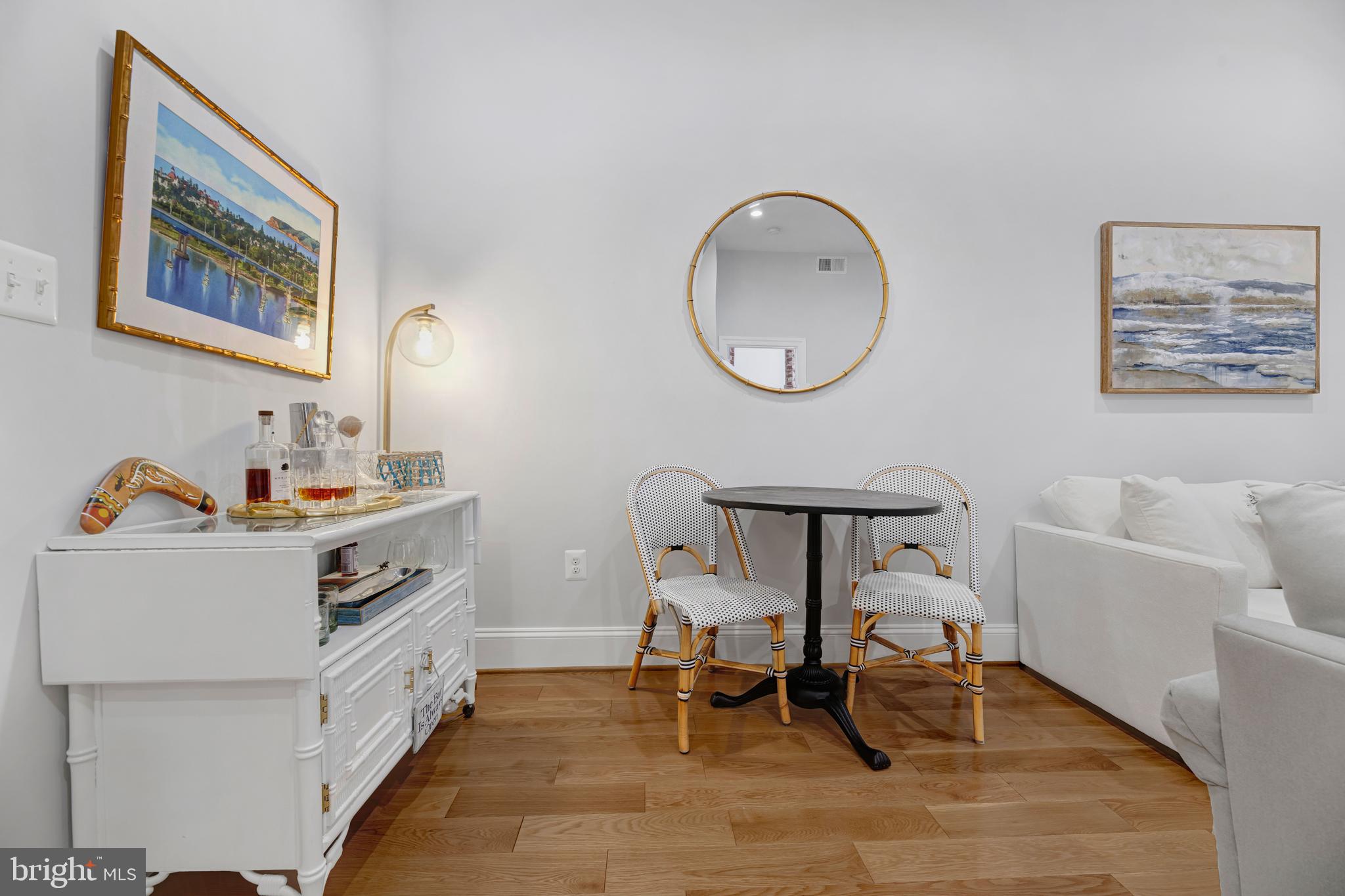 819 D St NE #27