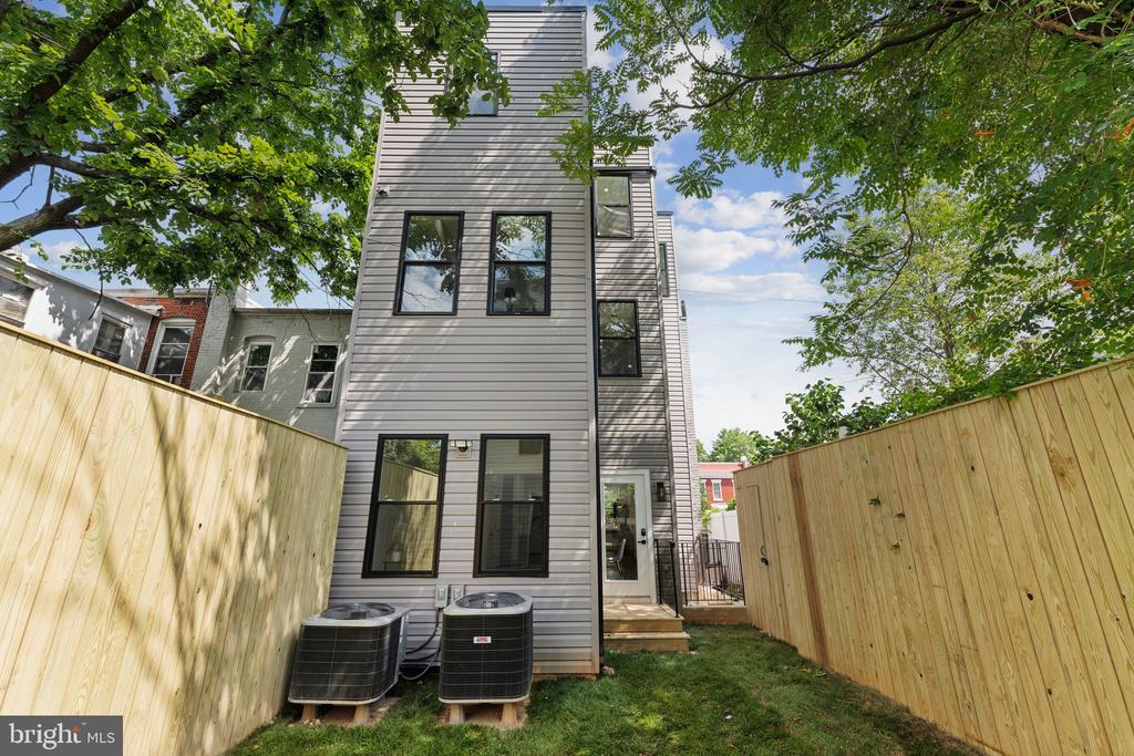 414 Luray Pl NW #1