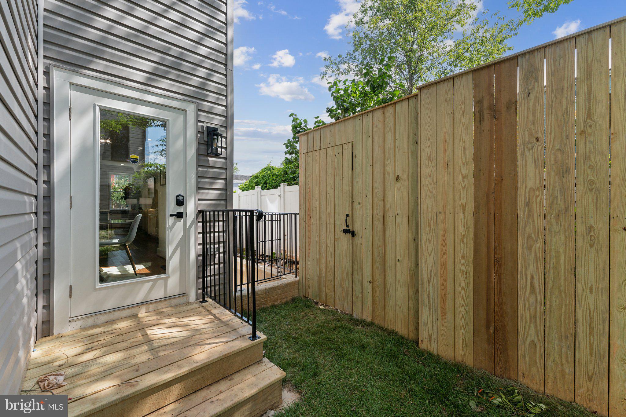 414 Luray Pl NW #1
