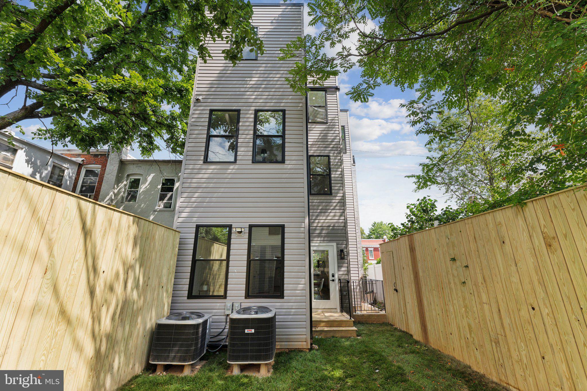 414 Luray Pl NW #1