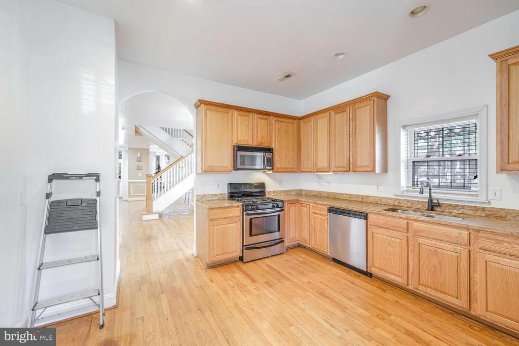 833 10th Street NE