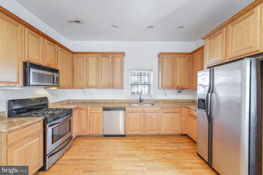 833 10th Street NE