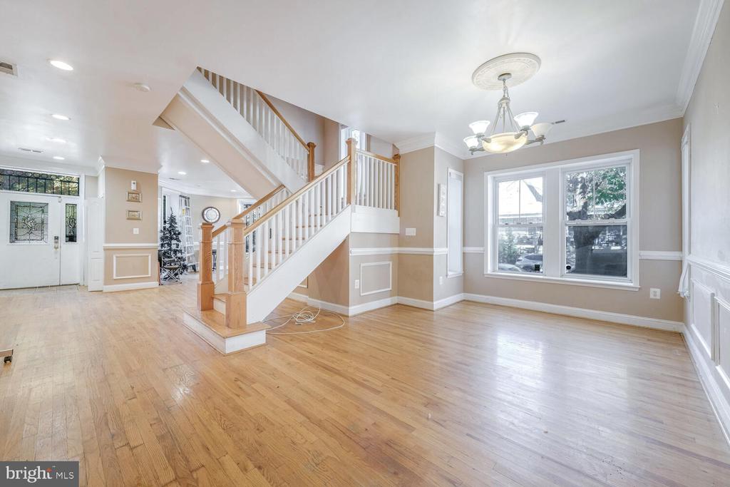 833 10th Street NE