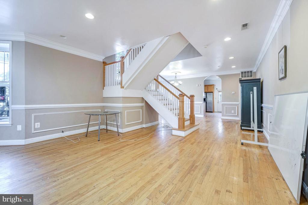 833 10th Street NE
