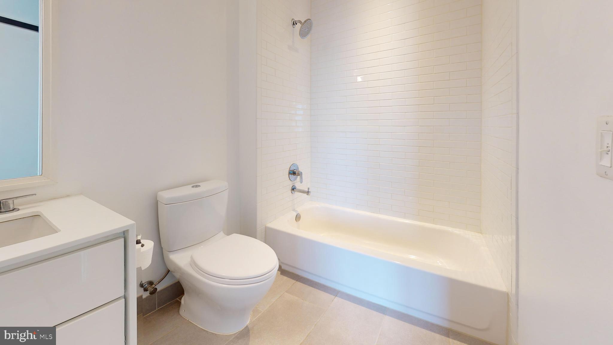1011 M ST NW #804