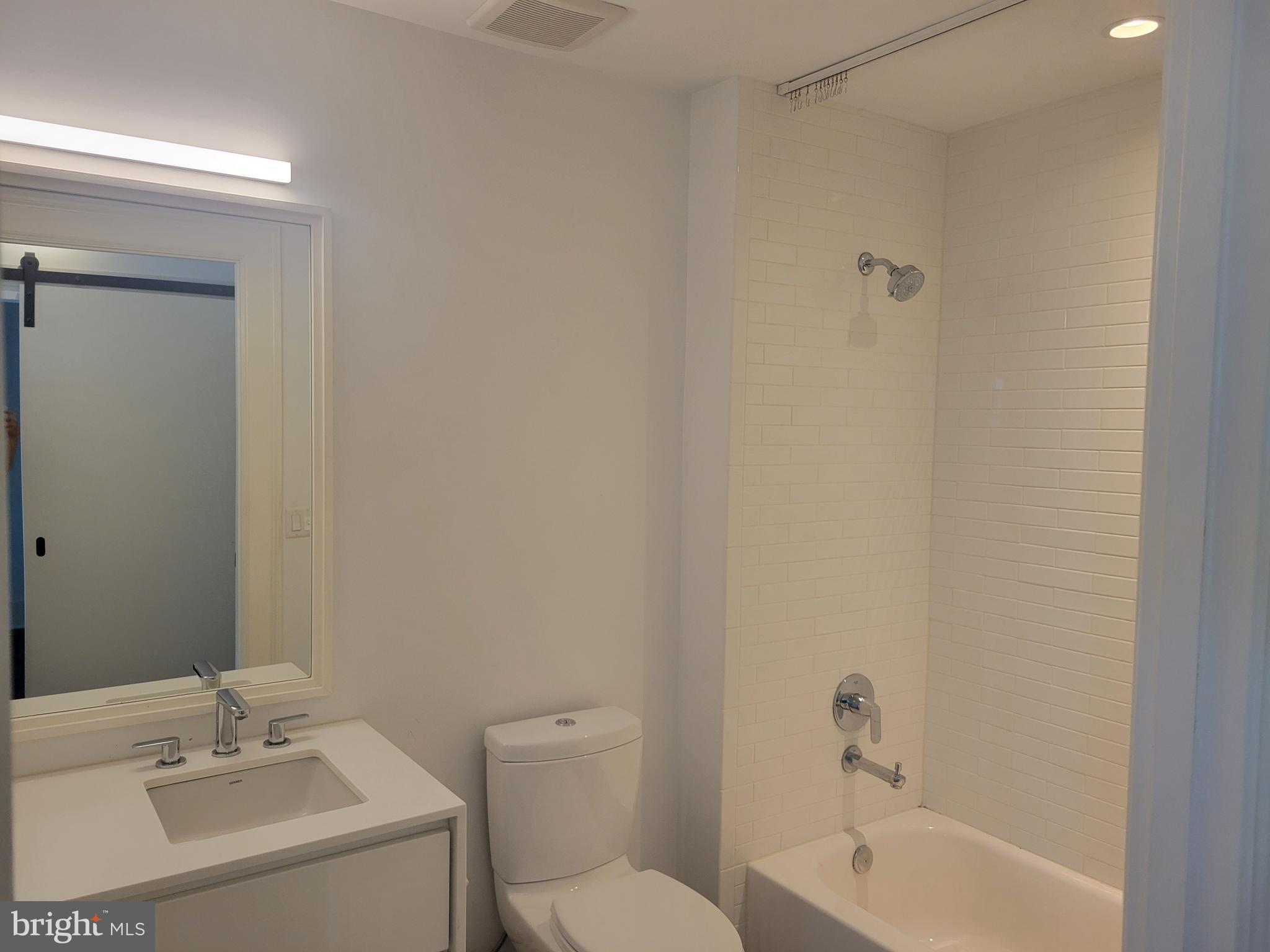 1011 M ST NW #804