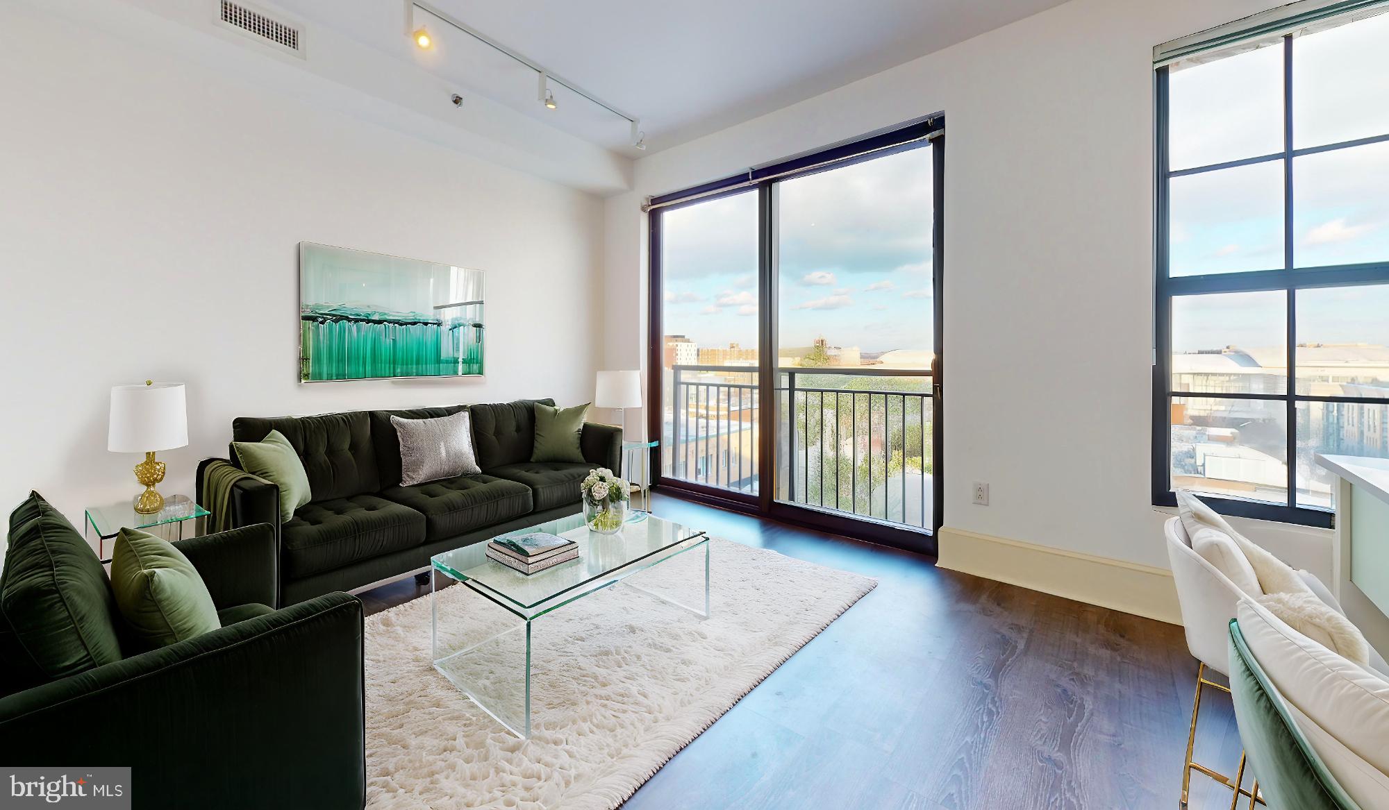 1011 M ST NW #804