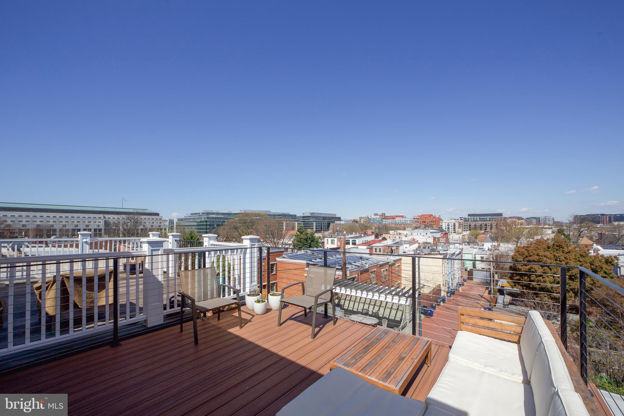 326 E St NE