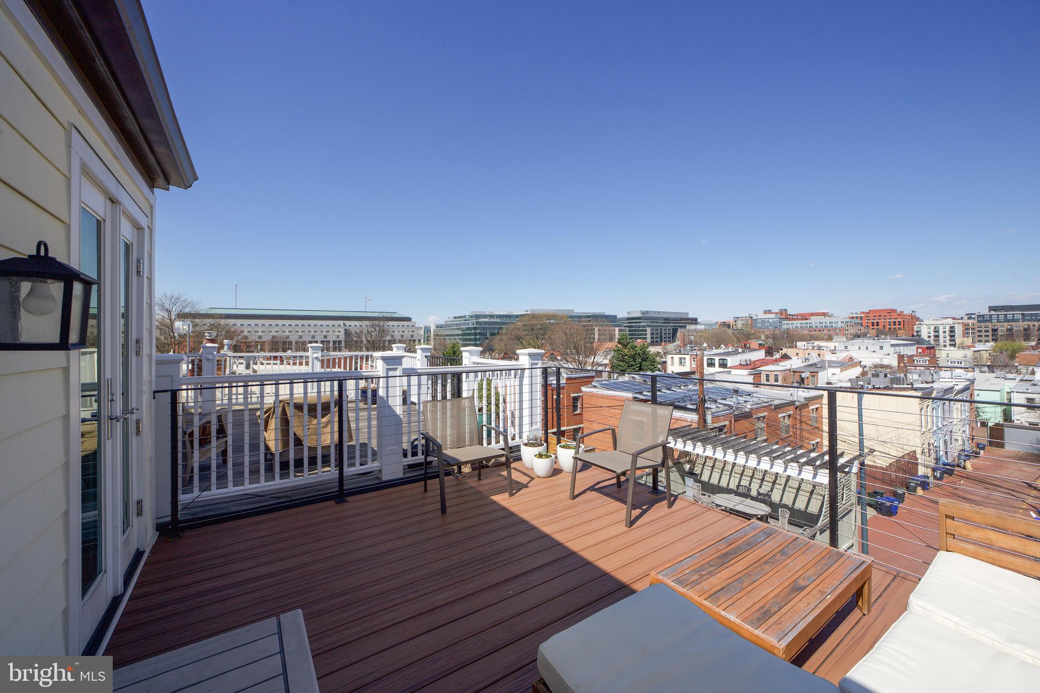 326 E St NE