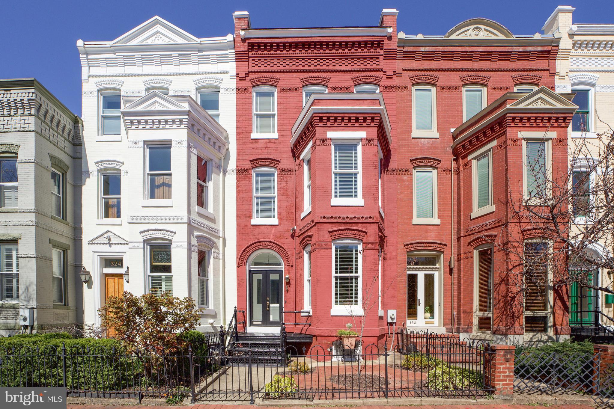 326 E St NE