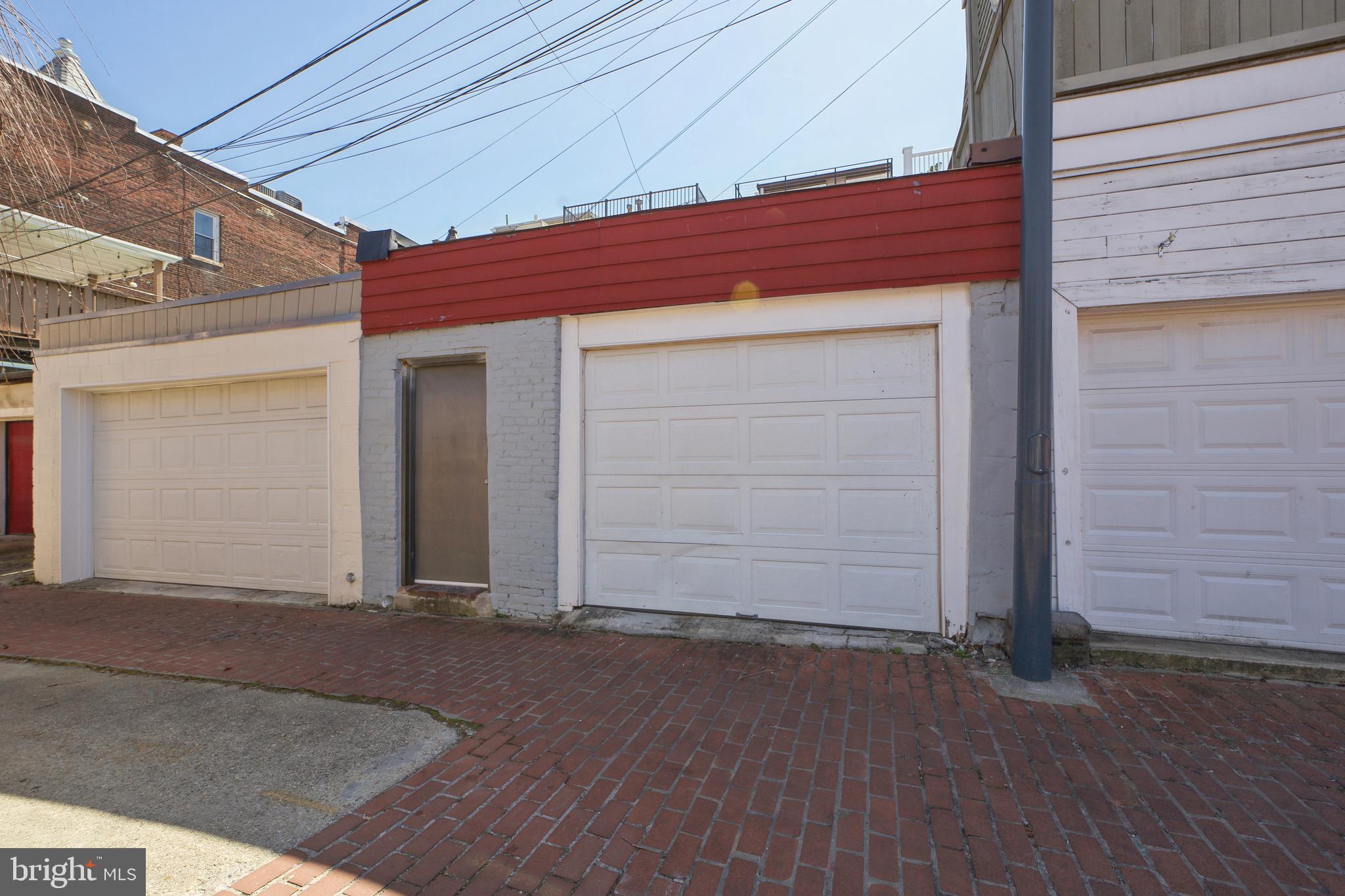 326 E St NE
