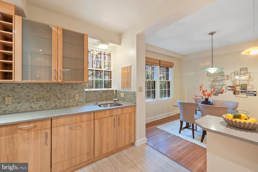 3041 Sedgwick St NW #102d