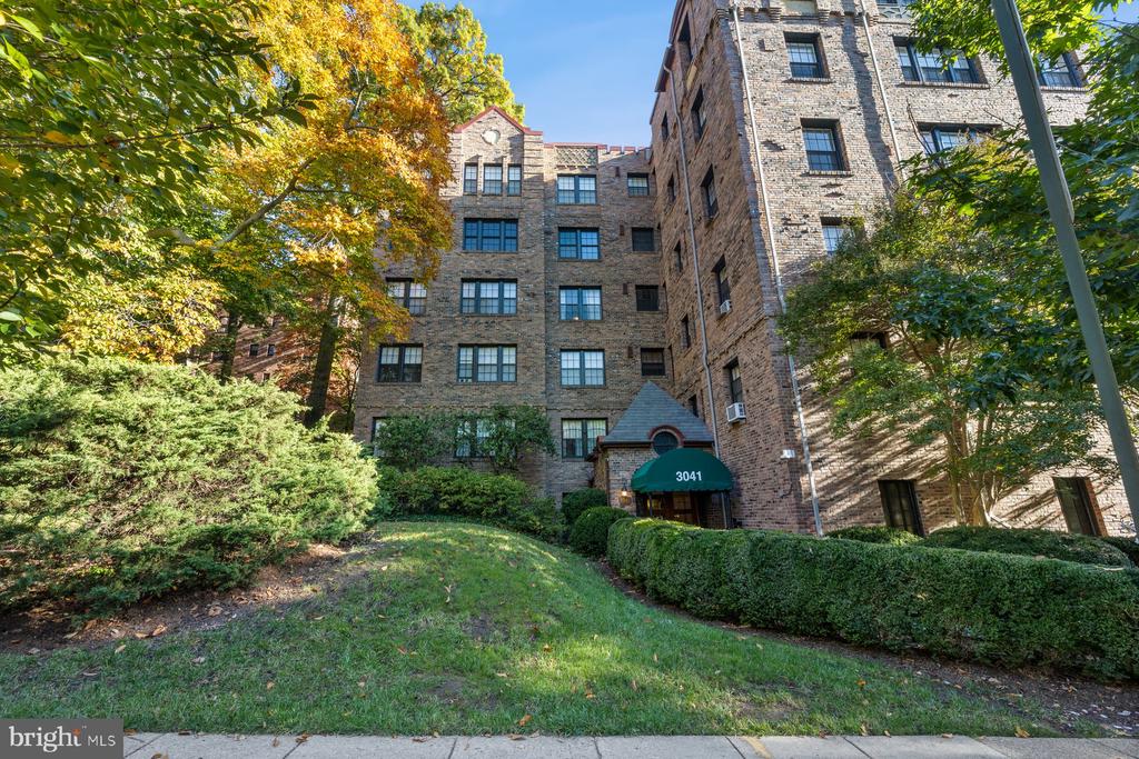 3041 Sedgwick St NW #102d