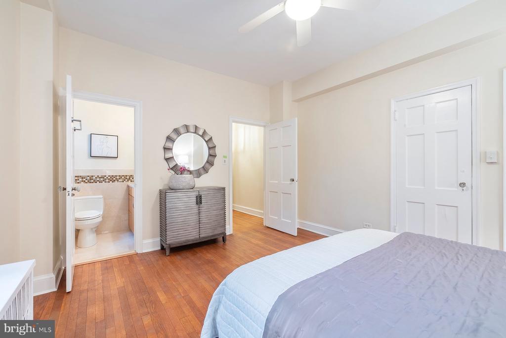3041 Sedgwick St NW #102d
