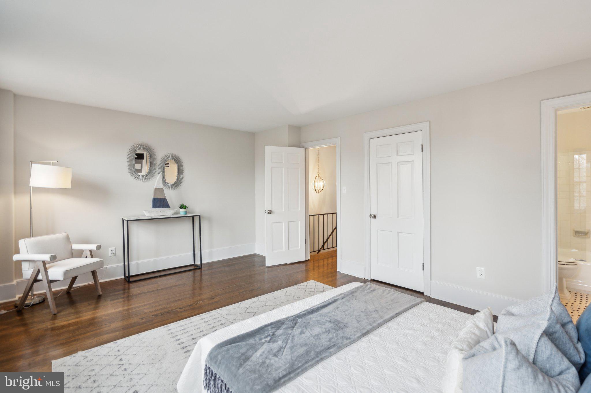 325 Constitution Ave NE