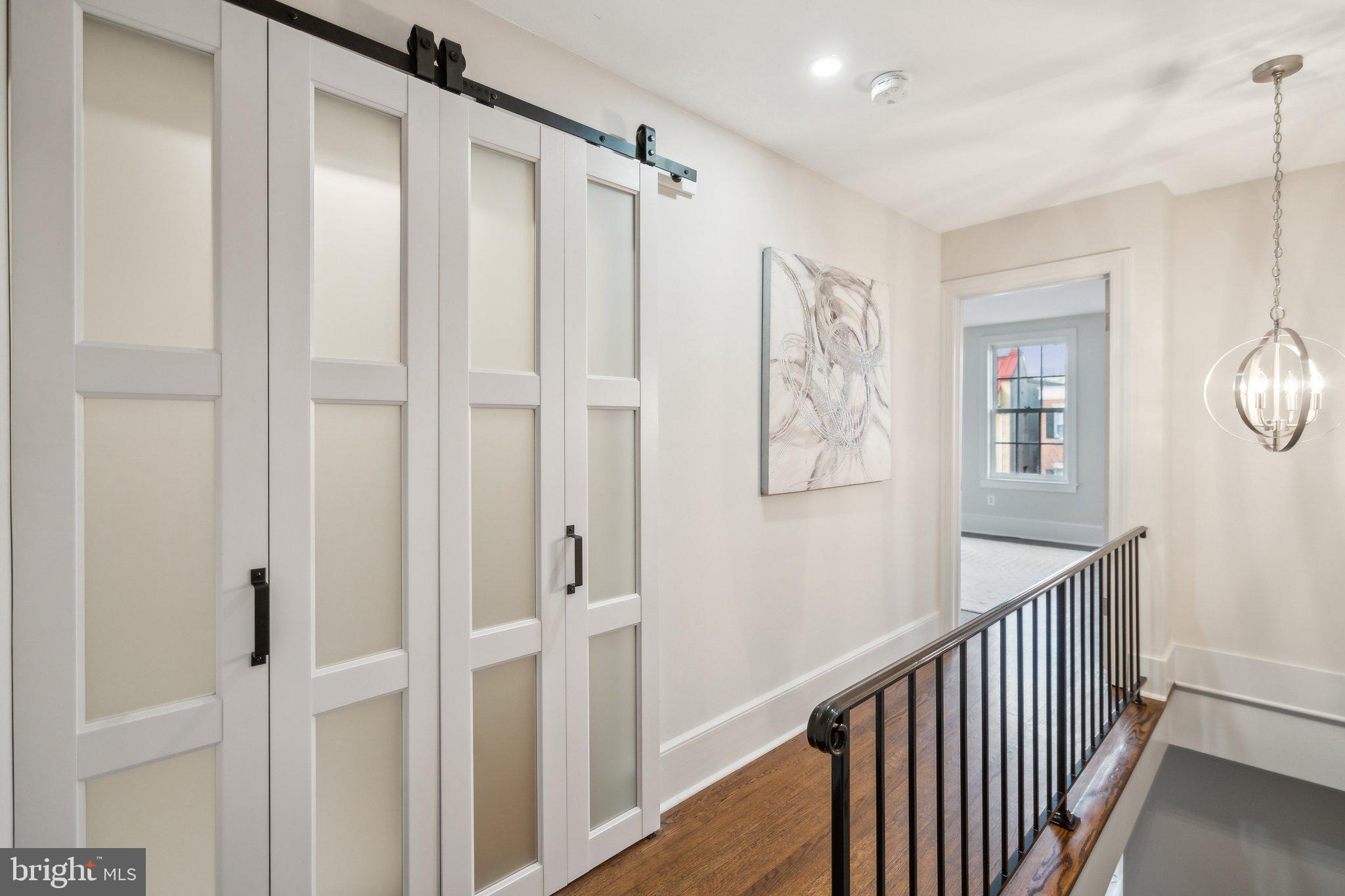 325 Constitution Ave NE
