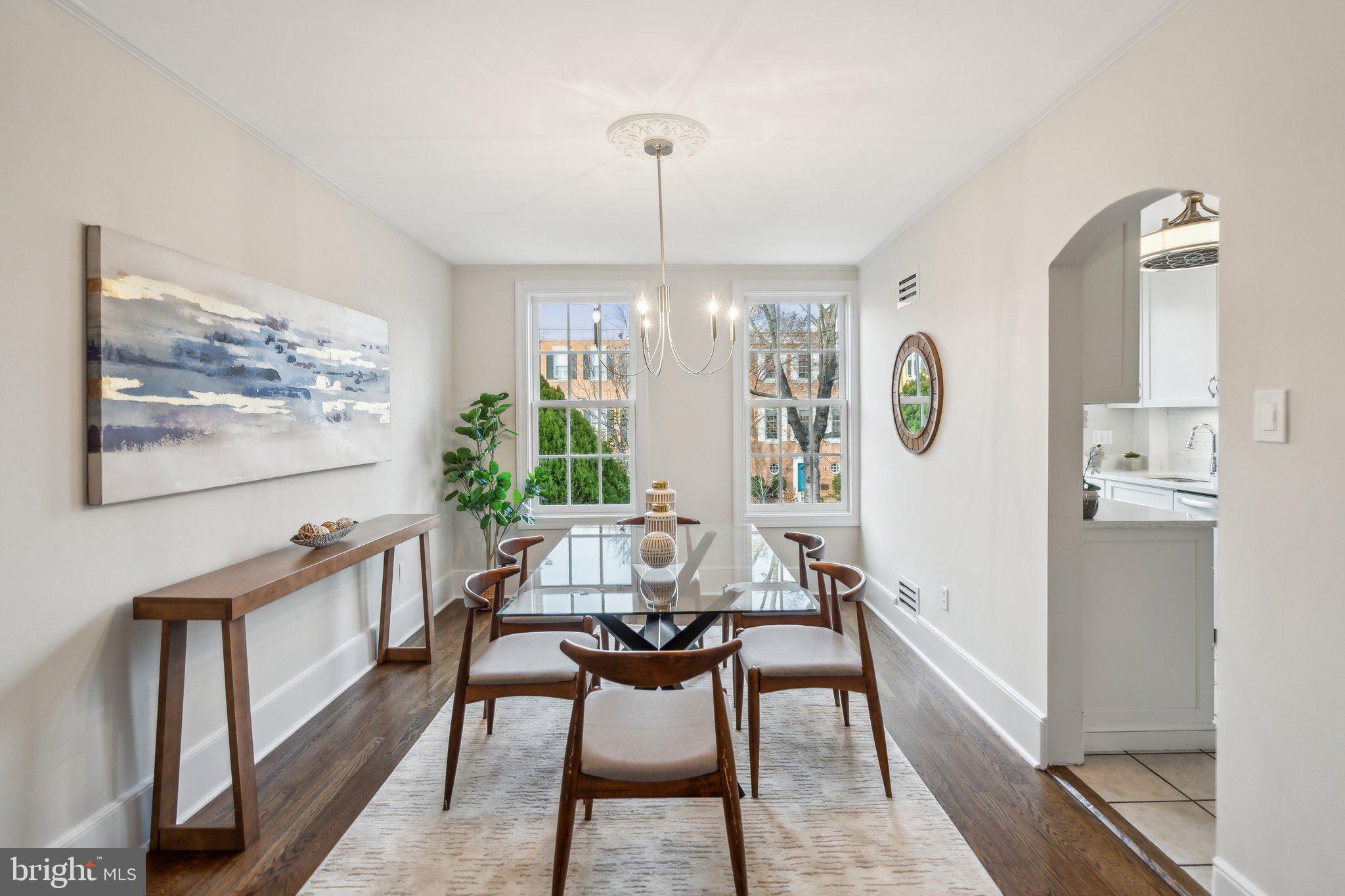325 Constitution Ave NE
