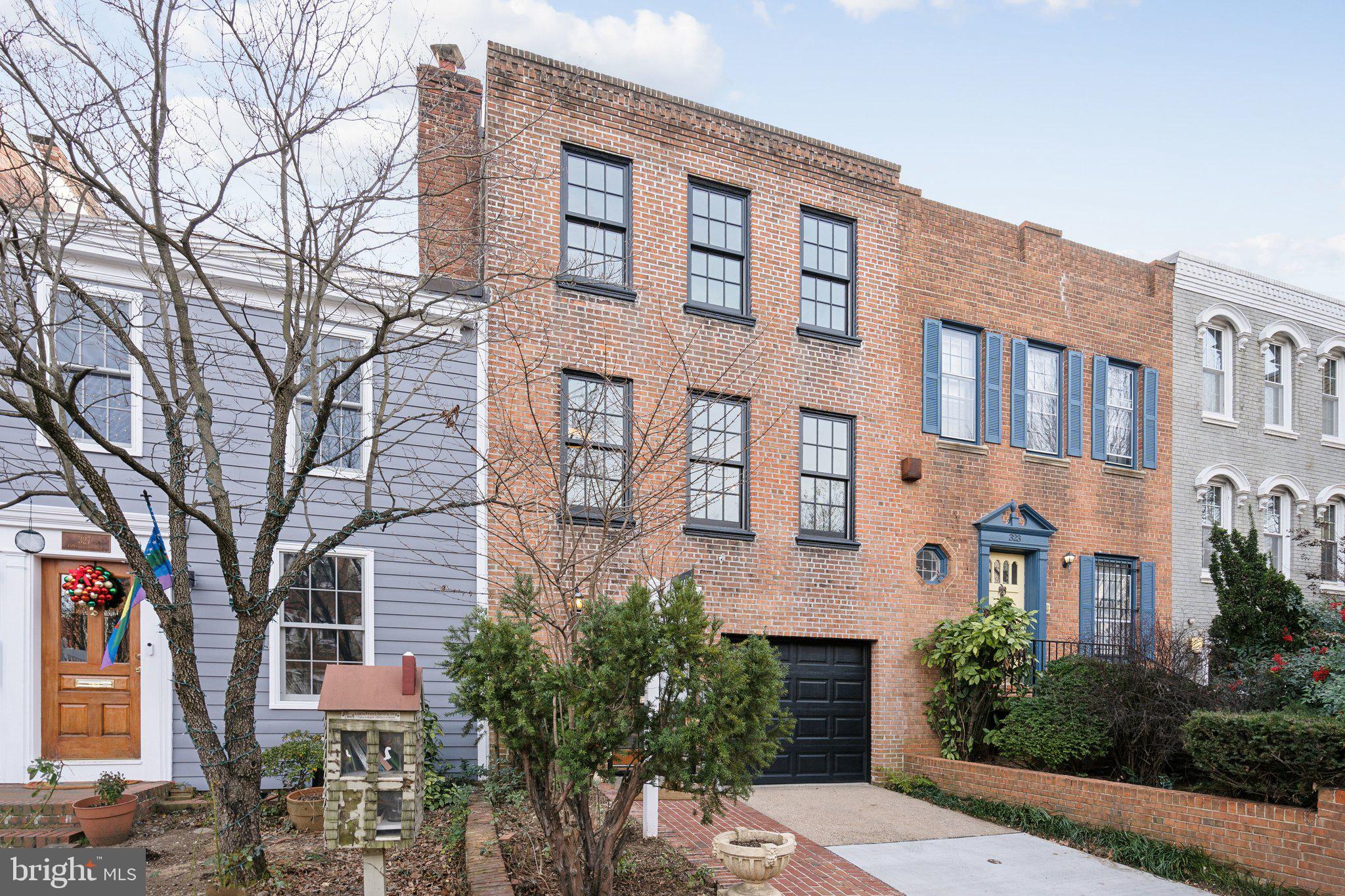 325 Constitution Ave NE
