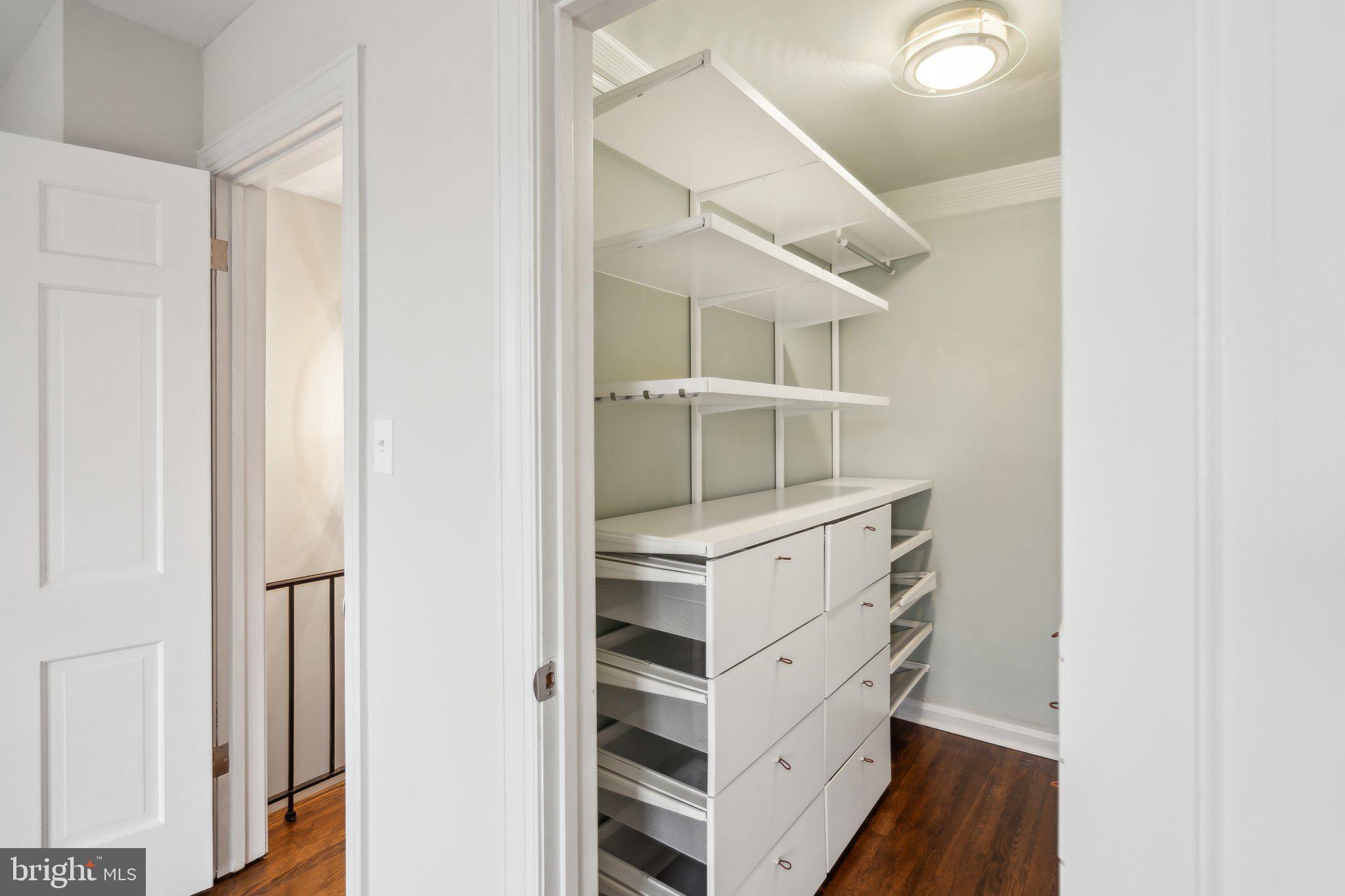 325 Constitution Ave NE