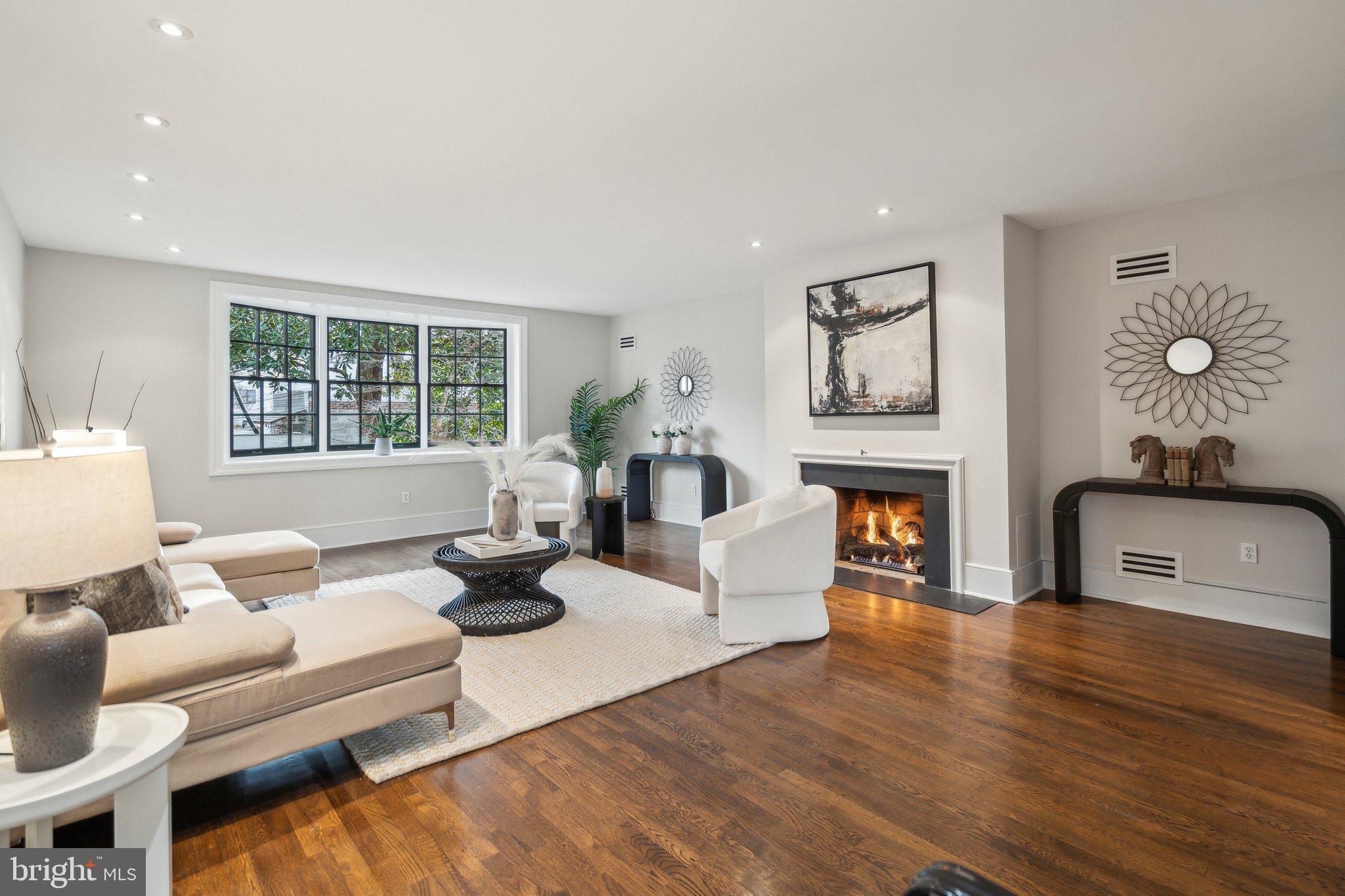 325 Constitution Ave NE