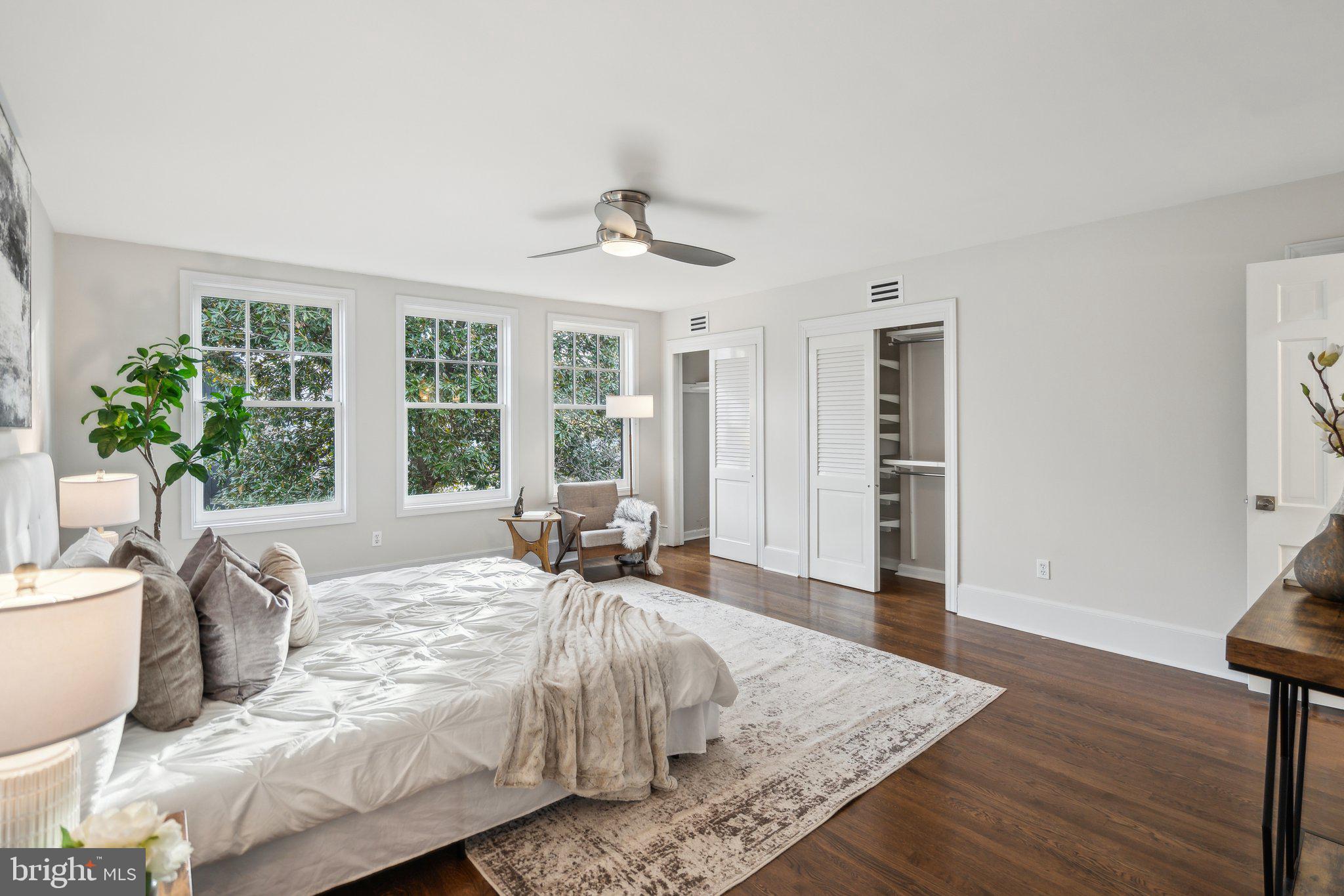 325 Constitution Ave NE