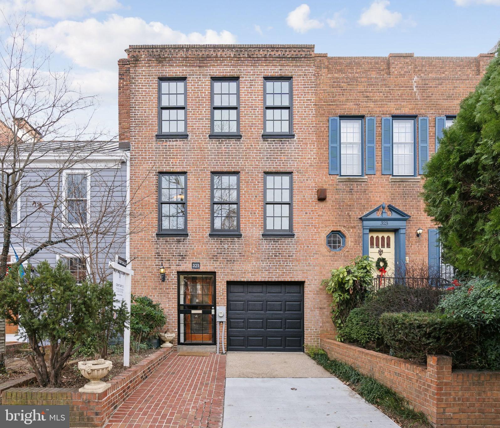 325 Constitution Ave NE