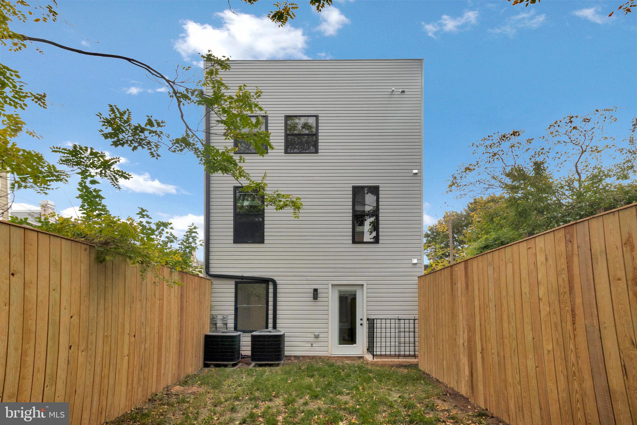423 Lamont St NW #A