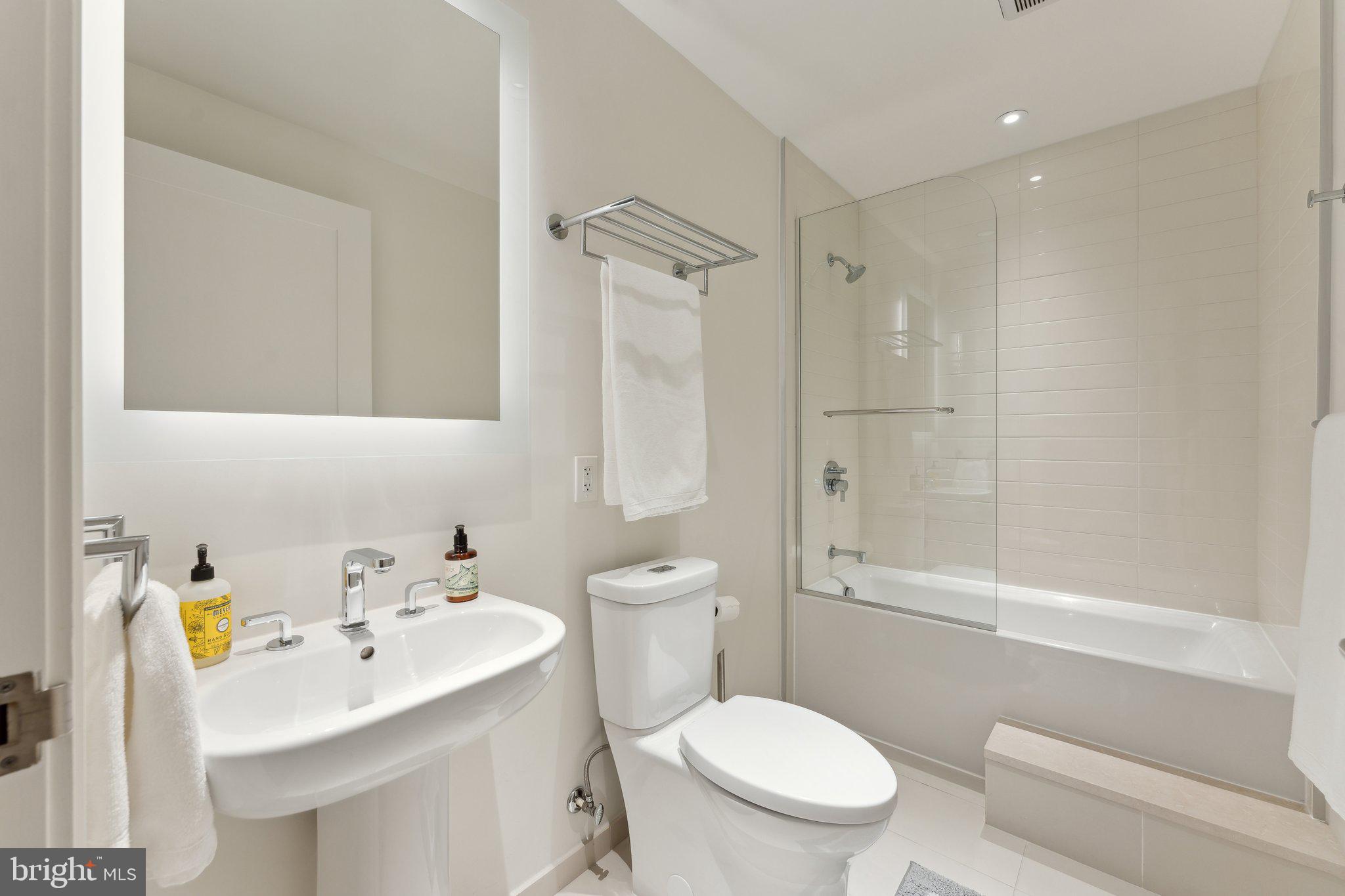 2501 M St NW #207