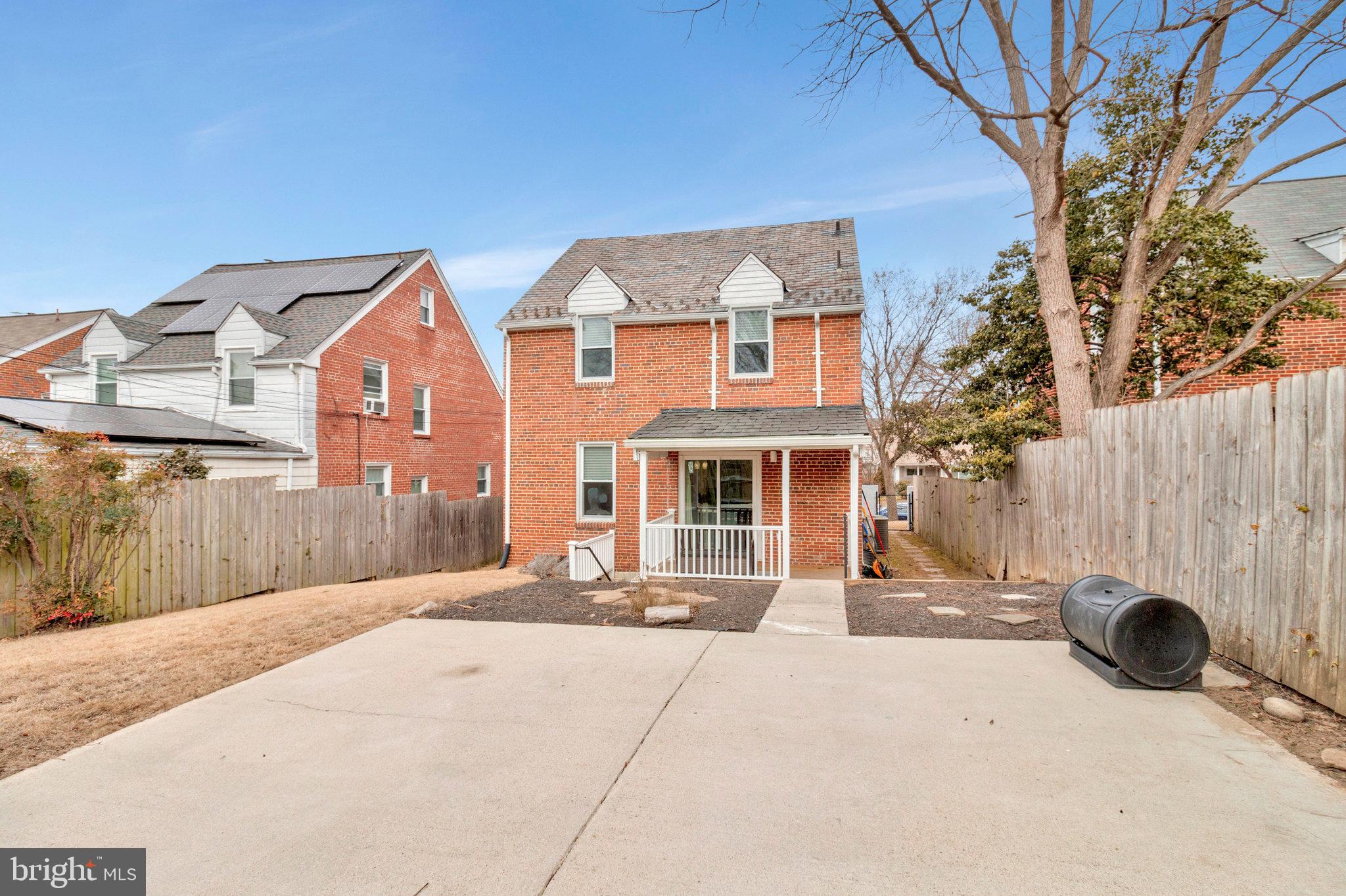 210 Peabody St NW