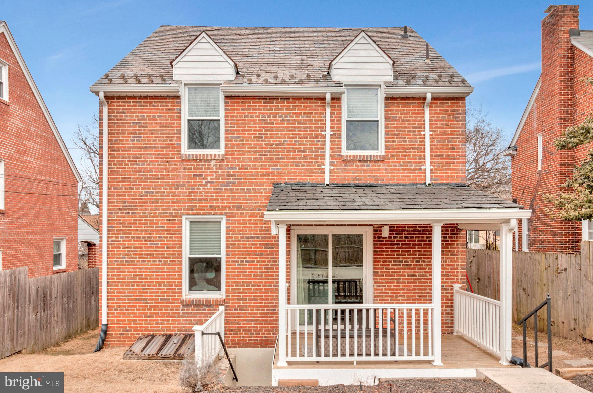 210 Peabody St NW