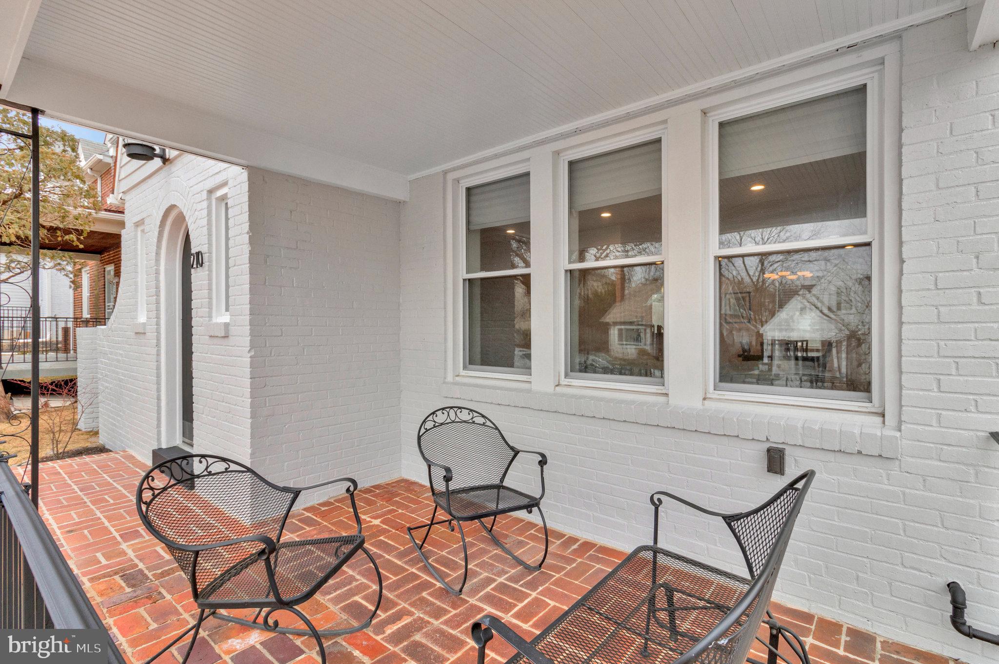 210 Peabody St NW
