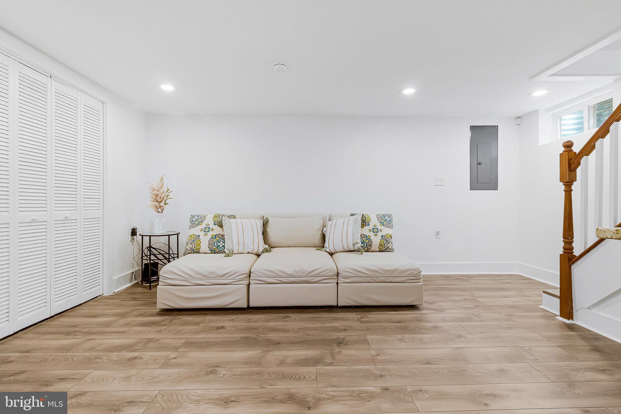 210 Peabody St NW