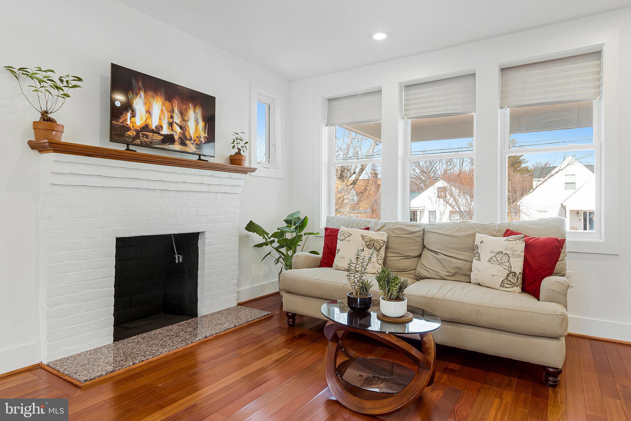 210 Peabody St NW