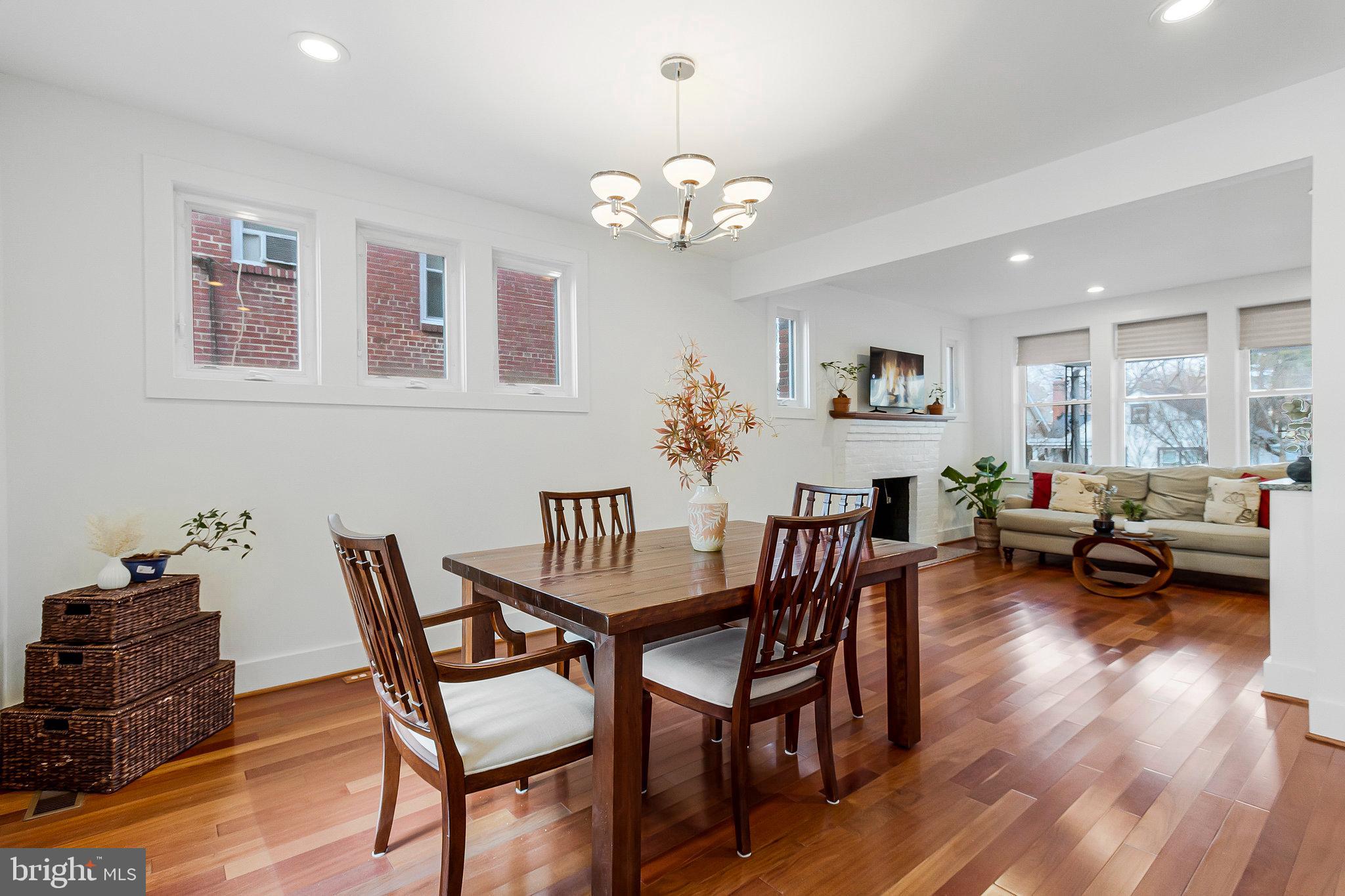 210 Peabody St NW