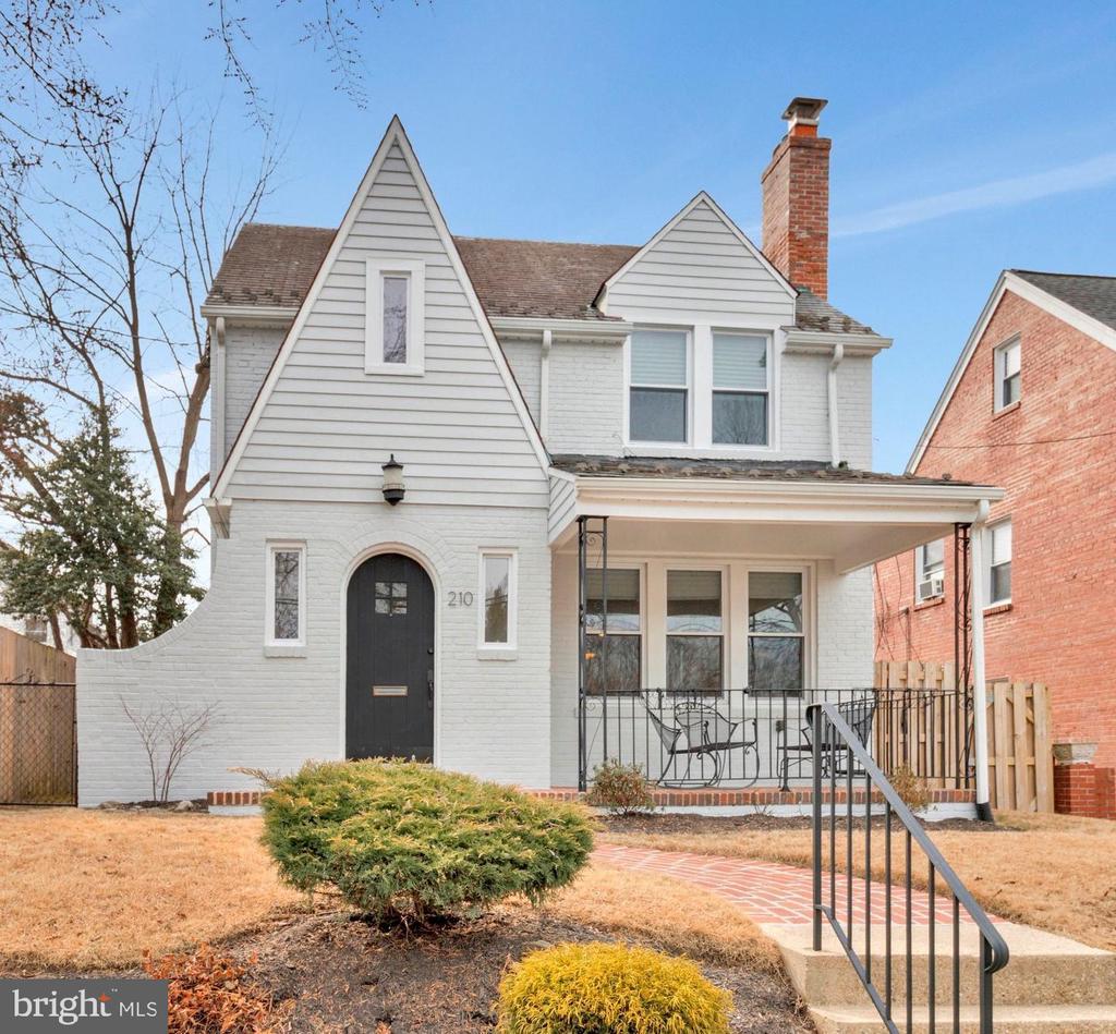 210 Peabody St NW