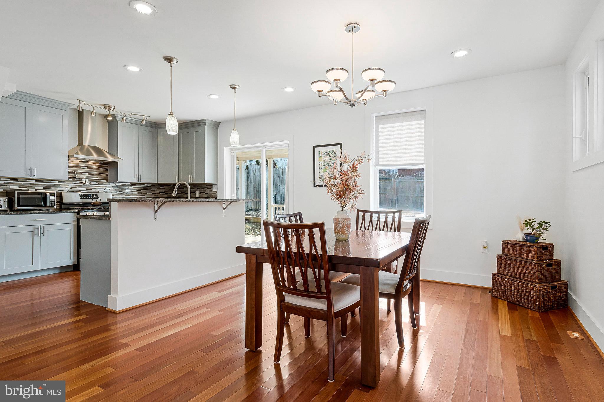 210 Peabody St NW