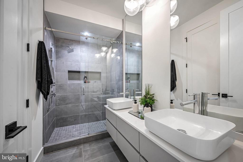 517 M St NE #2