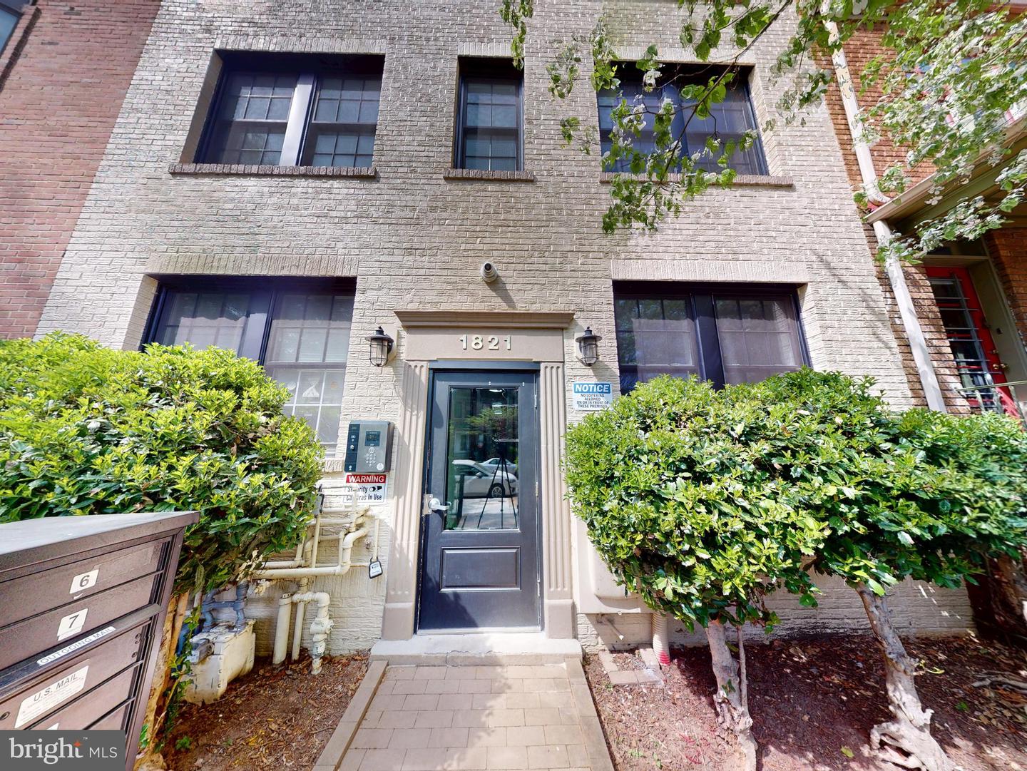 1821 T St NW