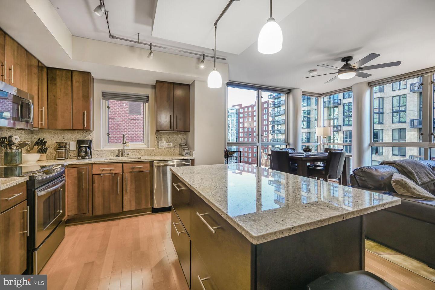 1025 1st St SE #815