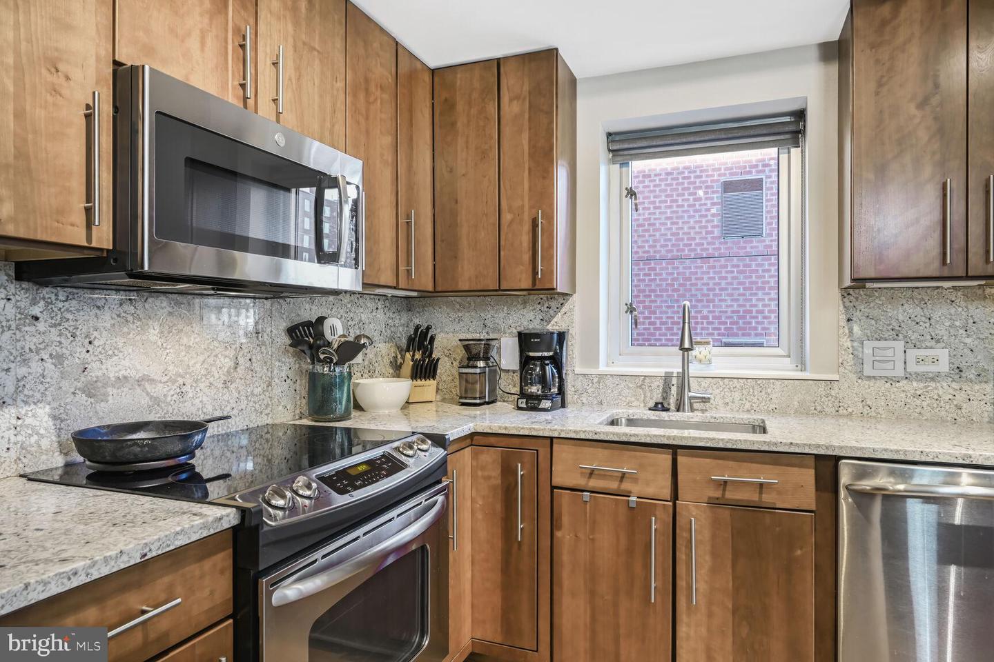 1025 1st St SE #815